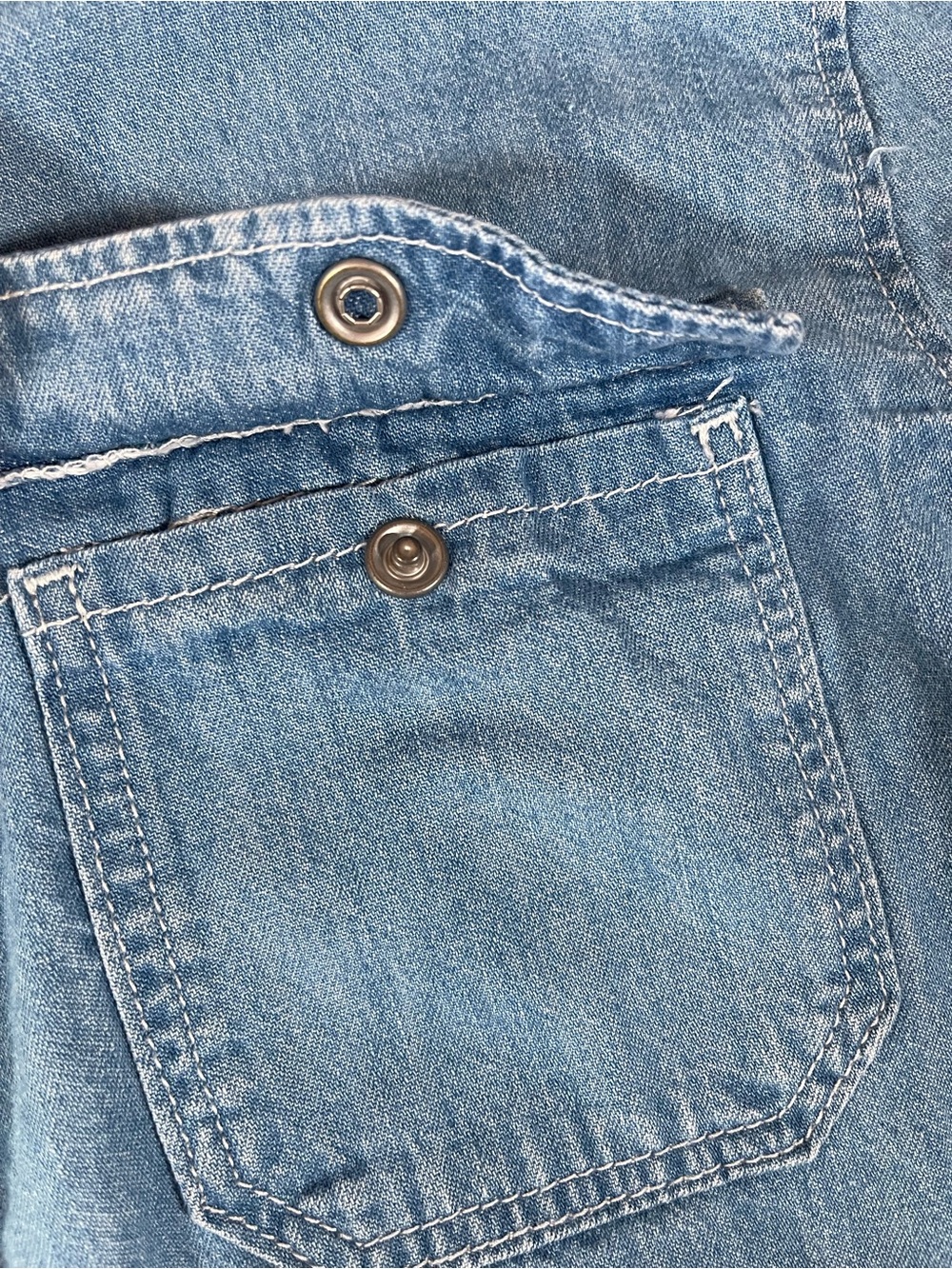 H&M Girl’s Light Blue Denim Button-Down Shirt with Snaps Double Pocket - Picture 3 of 8